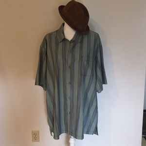 Beautiful Tommy Bahama short sleeve button down